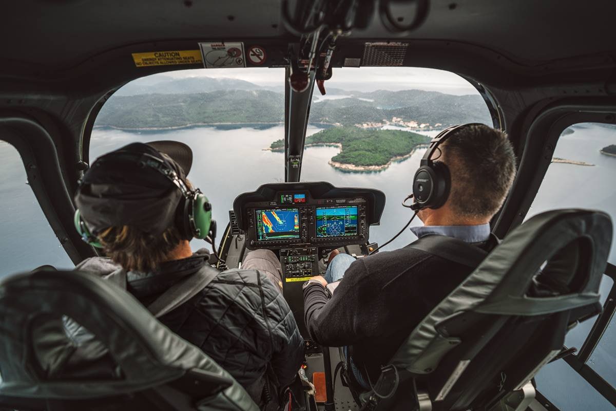 bell-505-cockpit-and-crew.jpg