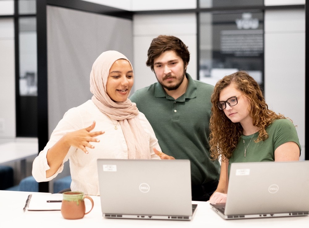 internship-feature-hoto