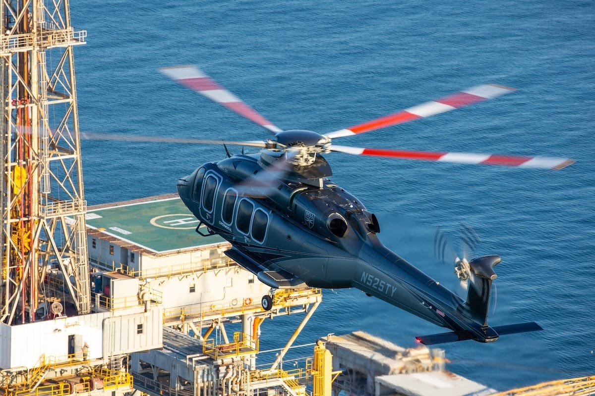 Bell 525 Landing on Oil Rig